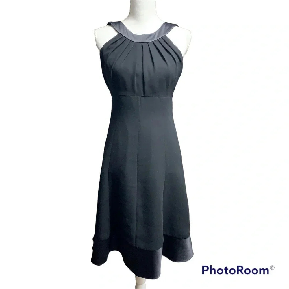 Evan-Picone black formal dress size 4 hidden side zipper fully lined satin hem